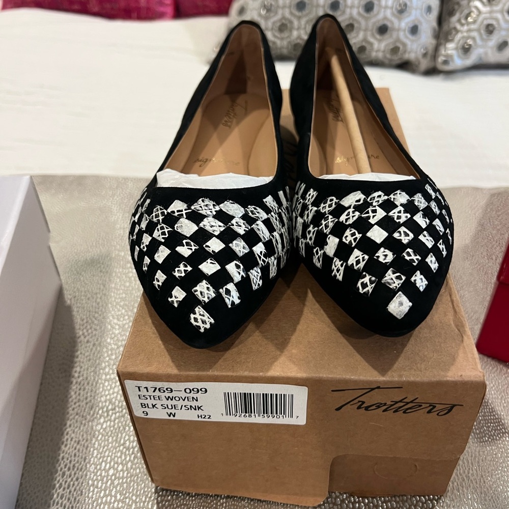 Trotters Black and White Woven Flats